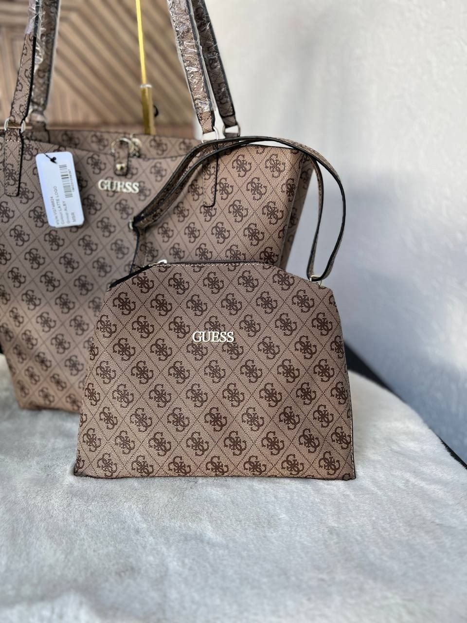 сумка шоппер guess,женская сумка guess,сумка guess,сумка шоппер meridian girlfriend guess,сумка с ручками guess meridian girlfriend satchel hwsg8778060 темно-бежевый