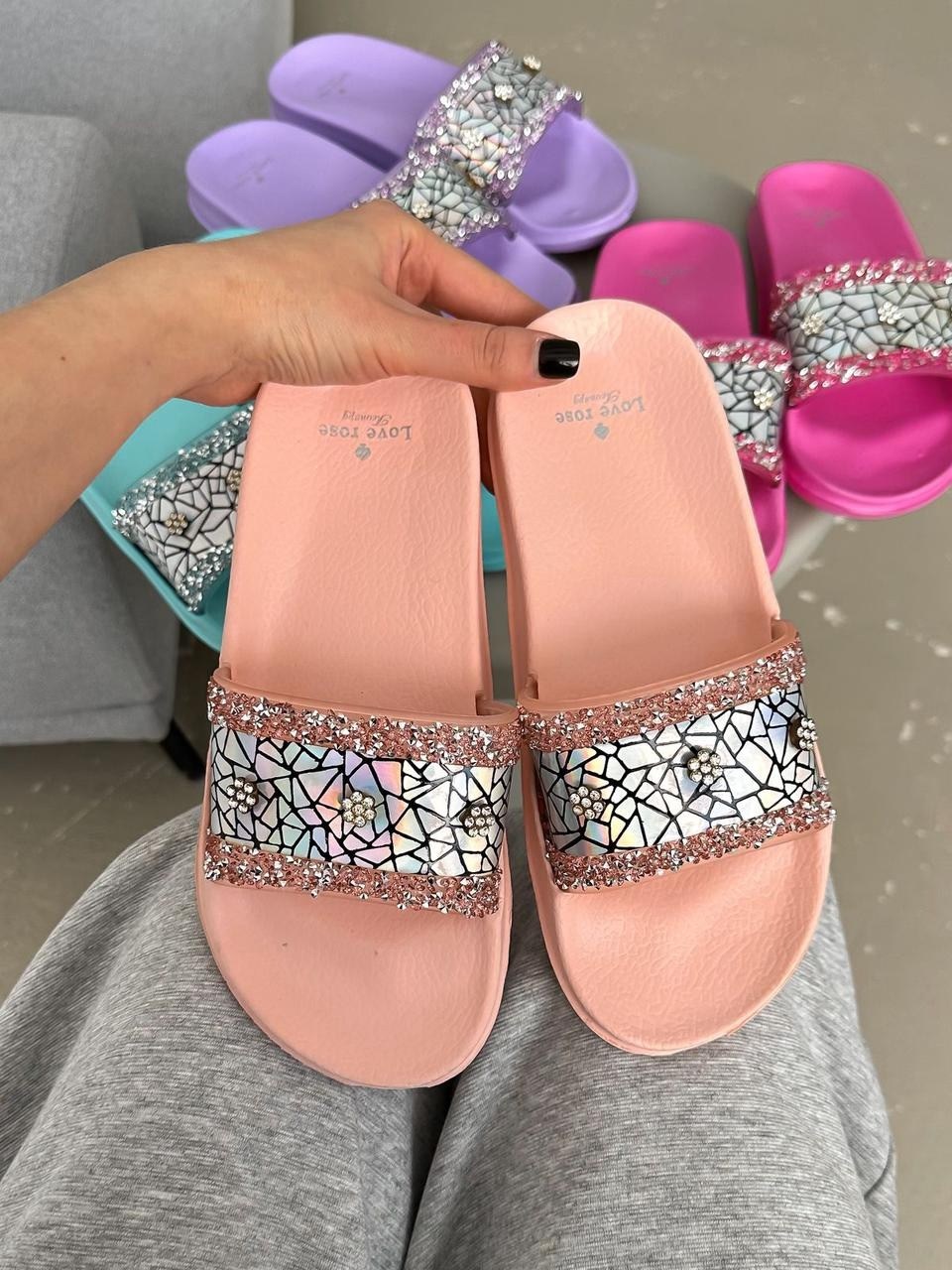 шлепанцы женские,шлепанцы женские пляжные,шлепки женские,яркие шлепанцы,шлепки женские модные