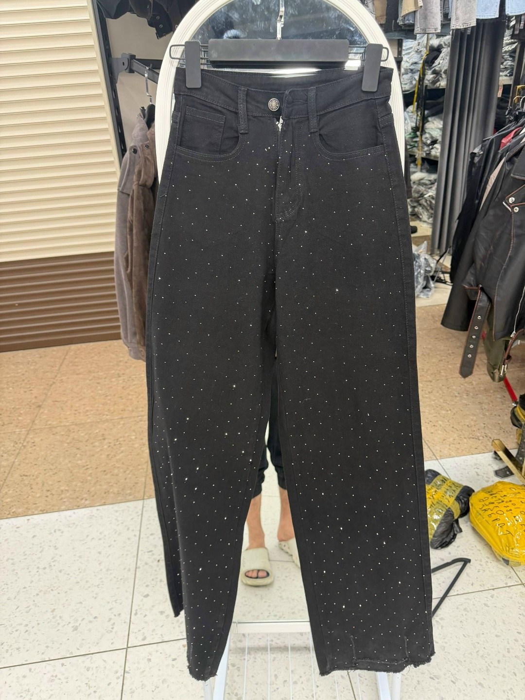 джинсы со стразами,женские джинсы со стразами,американские черные джинсы со стразами,джинсы mango со стразами,джинсы со стразами и блестками