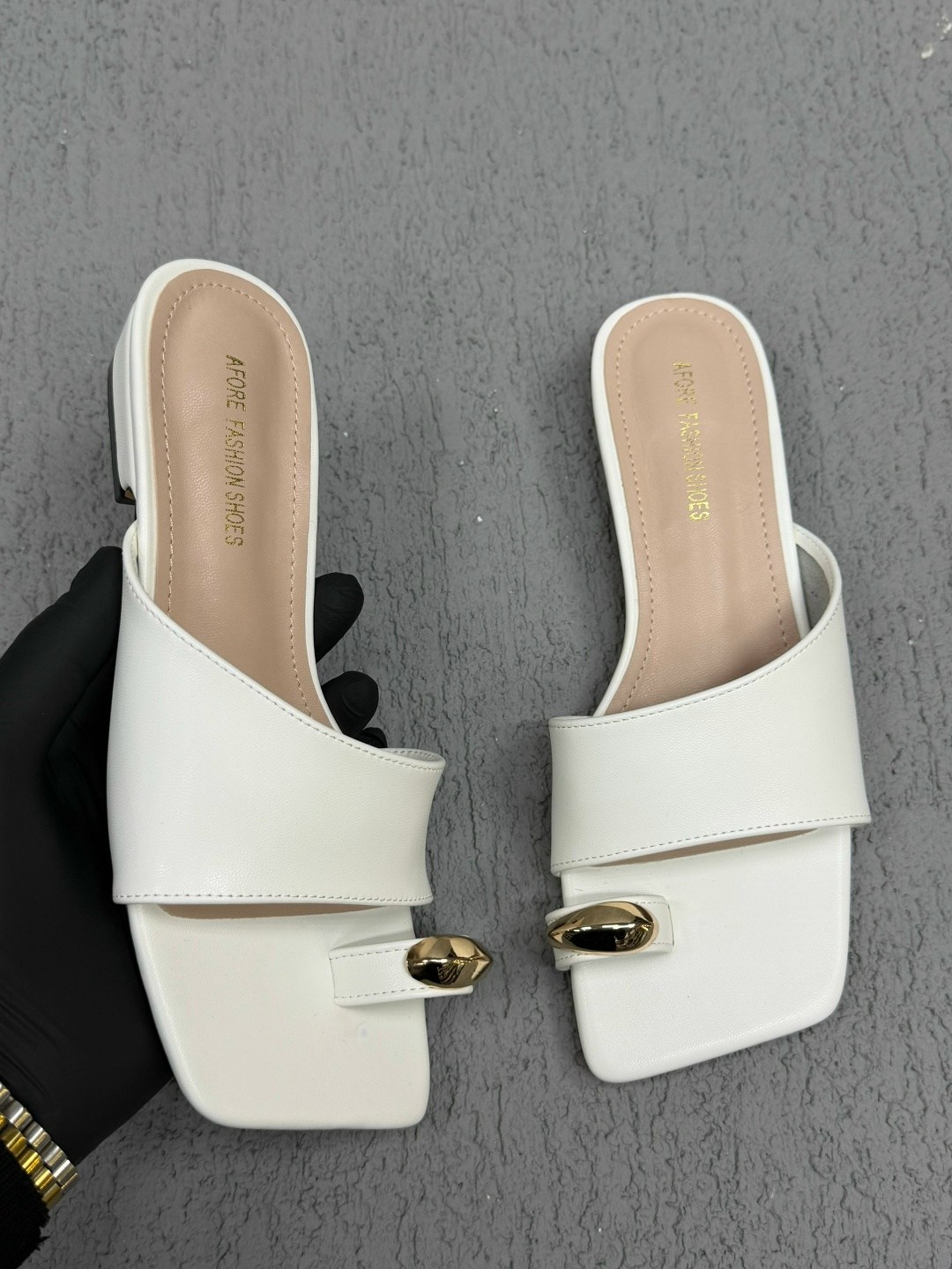 женские шлепанцы,,модные шлепанцы,шлепки женские,шлепанцы на плоской подошве