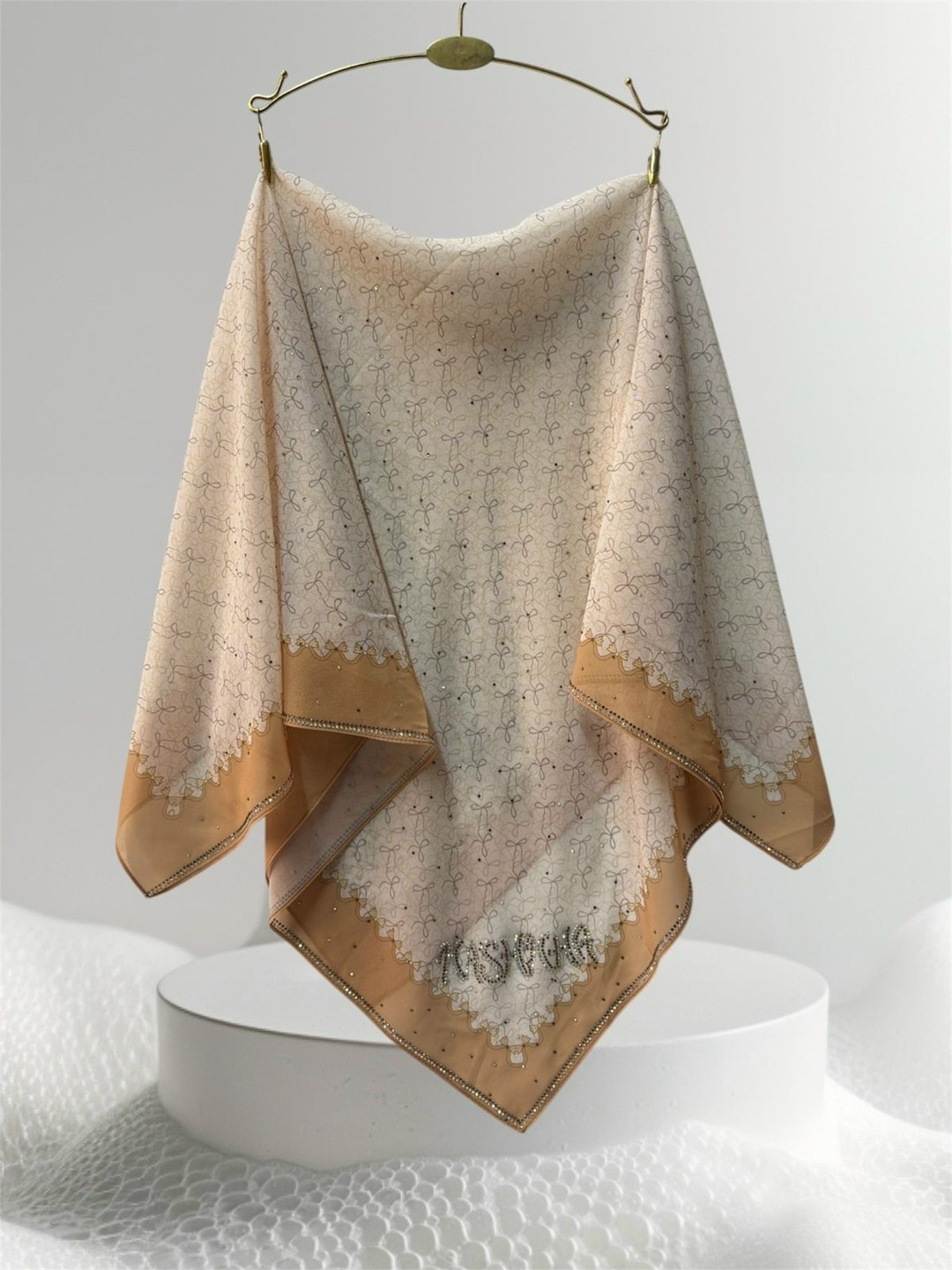 шелковый платок,шелковый платок серый с отпечатками листьев,шелковый шарф,брендовый платок,шарфы для женщин