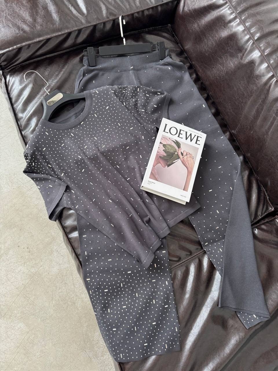 стильный костюм,женский костюм,костюм со стразами