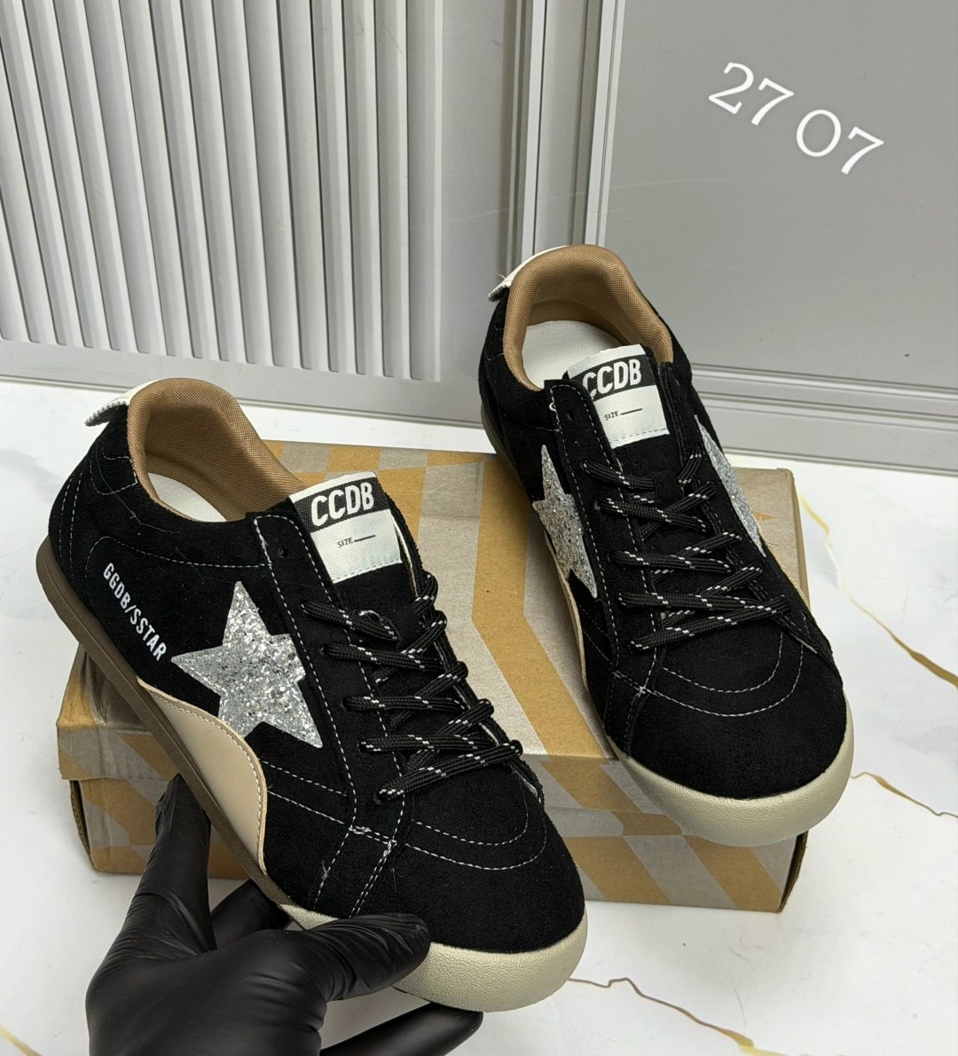 кеды super-star с блестками golden goose черный,замшевые низкие кеды ballstar с аппликацией в виде звезд golden goose черный,кеды golden goose,,golden goose кеды hi star на платформе черный
