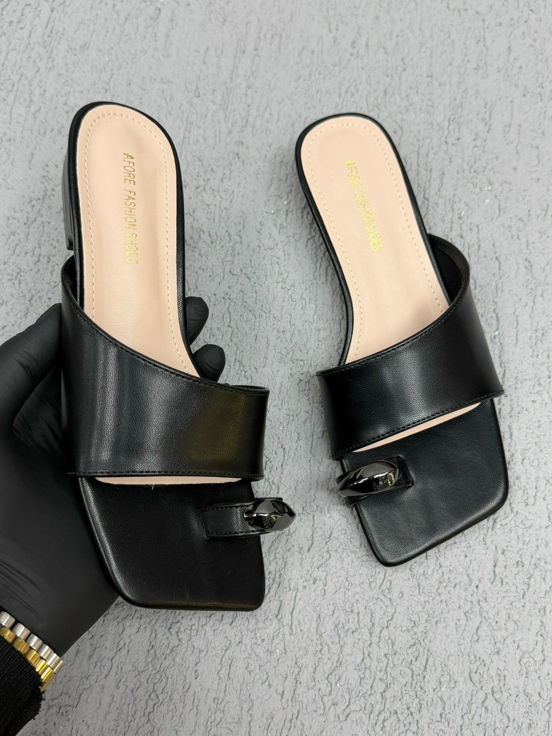 женские шлепанцы,,модные шлепанцы,шлепки женские,шлепанцы на плоской подошве