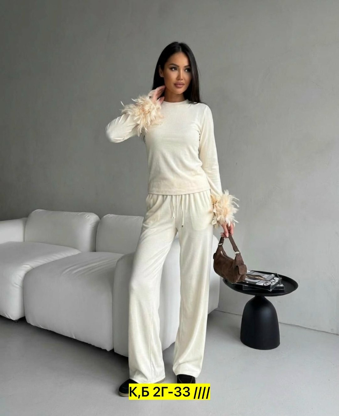 костюм женский,трикотажные костюмы,женские брючные костюмы,костюм с перьями,серый костюм женский