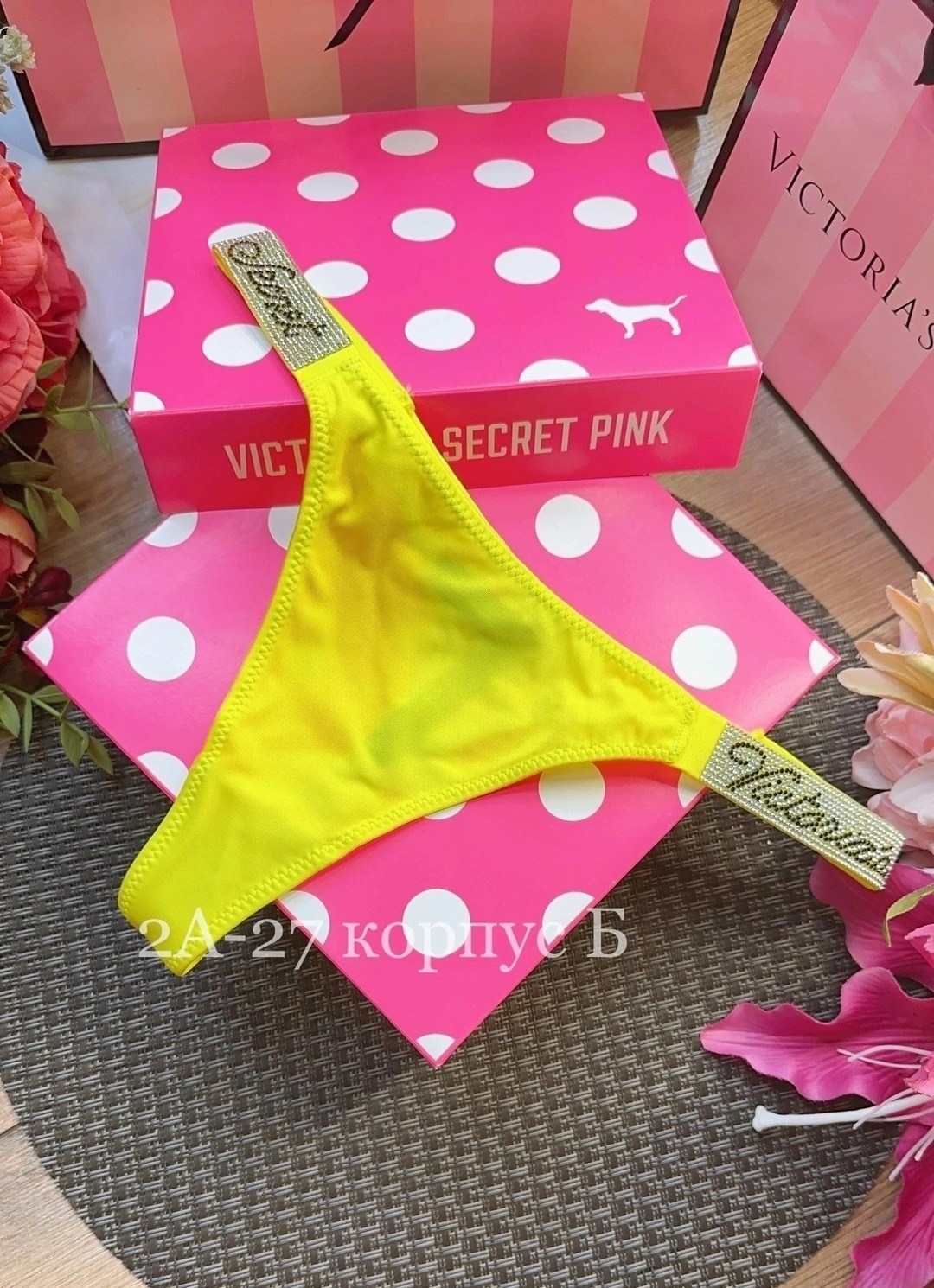 трусы виктория сикрет со стразами,женские трусики стринги victoria`s secret стразы,трусы женские стринги со стразами victoria's secret,трусы стринги со стразами victoria's secret цвет белый,стринги ви