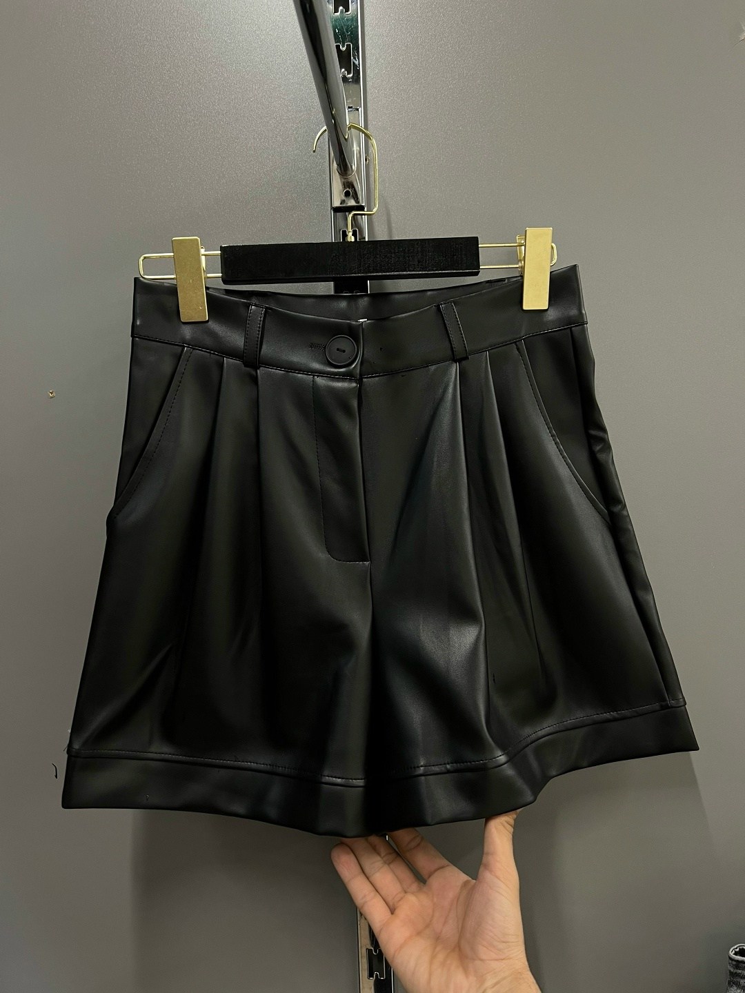 кожаные шорты,женские кожаные шорты,шорты,кожаные шорты матовые,короткие кожаные шорты