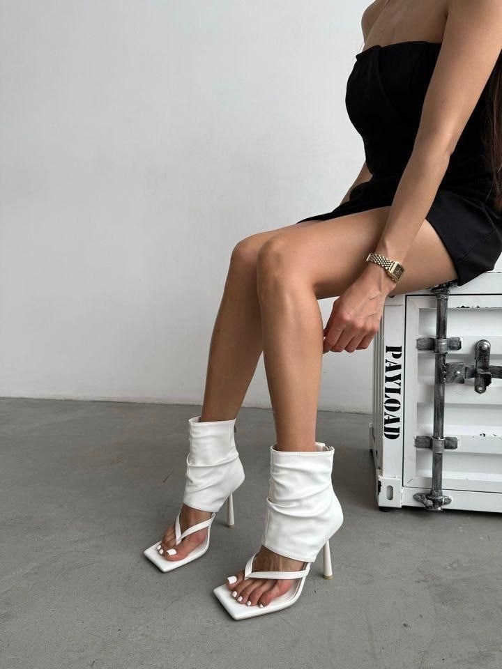 босоножки на каблуках,женские ботильоны,стильные ботильоны,босоножки на шпильках,каблуки белые