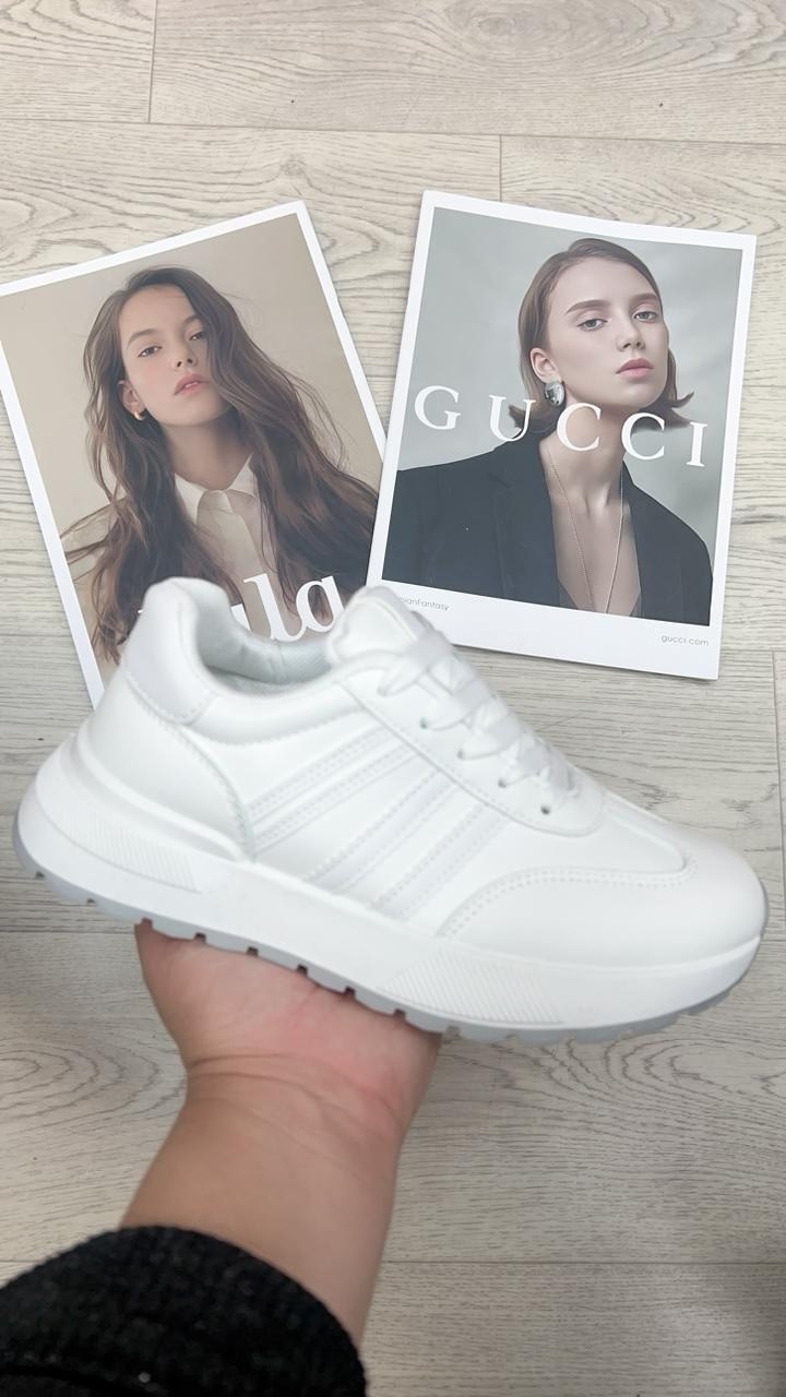 женские кроссовки,,кроссовки модные,повседневные кроссовки,кроссовка