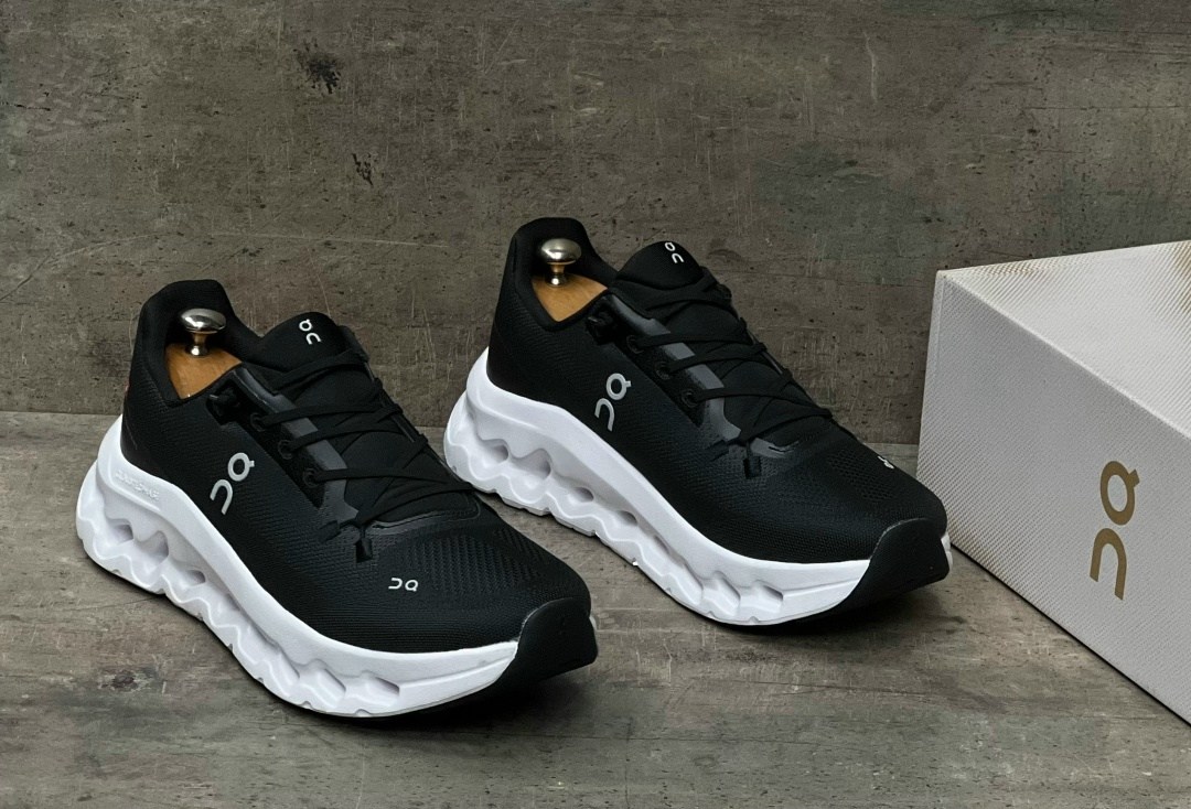 кроссовки on cloudflow,кроссовки,кроссовки cloudrunner 2 on черный,кроссовки женскиe,мужские кроссовки