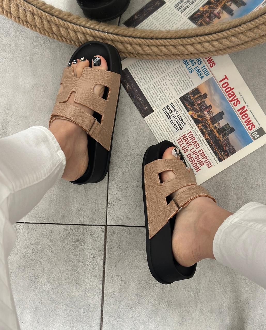 ,шлепанцы женские,шлепки женские,шлепанцы модные,шлепки эрмес