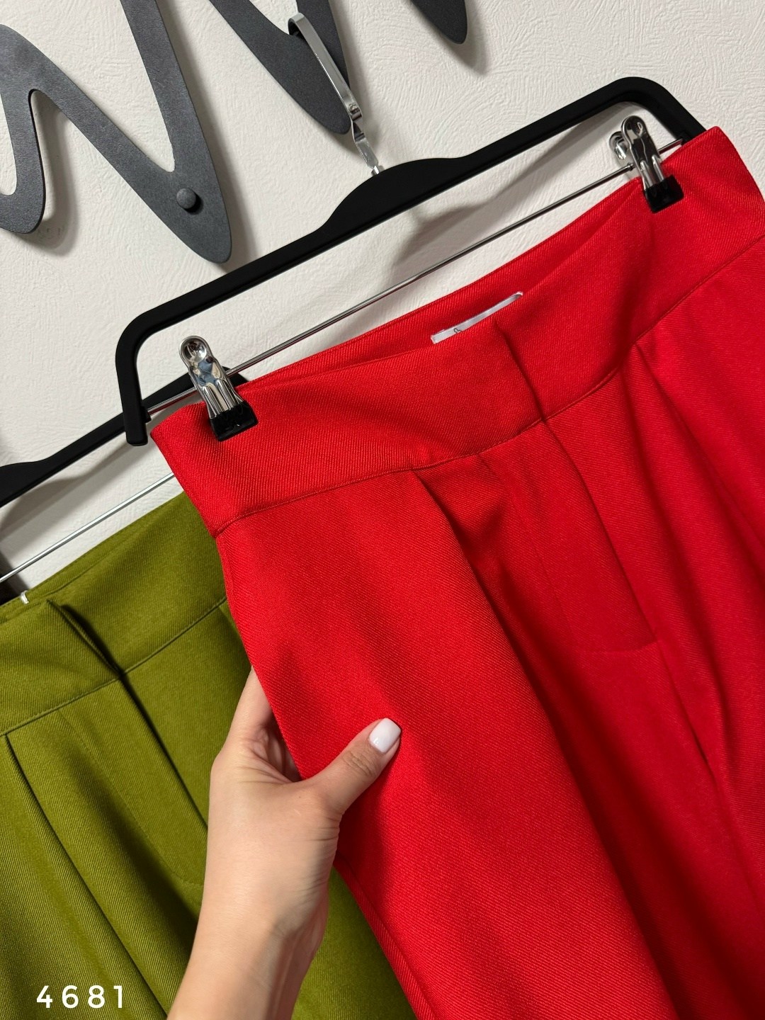 городской стиль одежды,модные образы,серый брючный костюм,костюм оверсайз