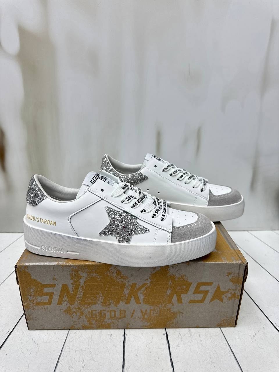 ,кеды женские golden goose,golden goose кеды hi star с блестками белый,кеды golden goose,женские кожаные кроссовки golden goose super-star premium - white / silver