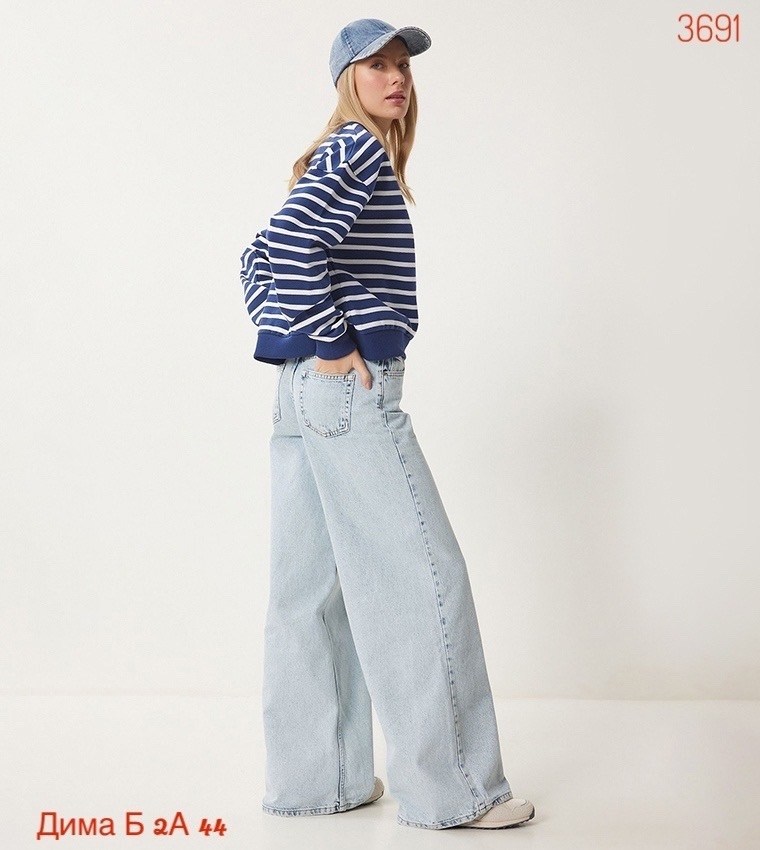 женские джинсы,голубые джинсы,джинсы джинсы,свитшот женский,женские широкие джинсы