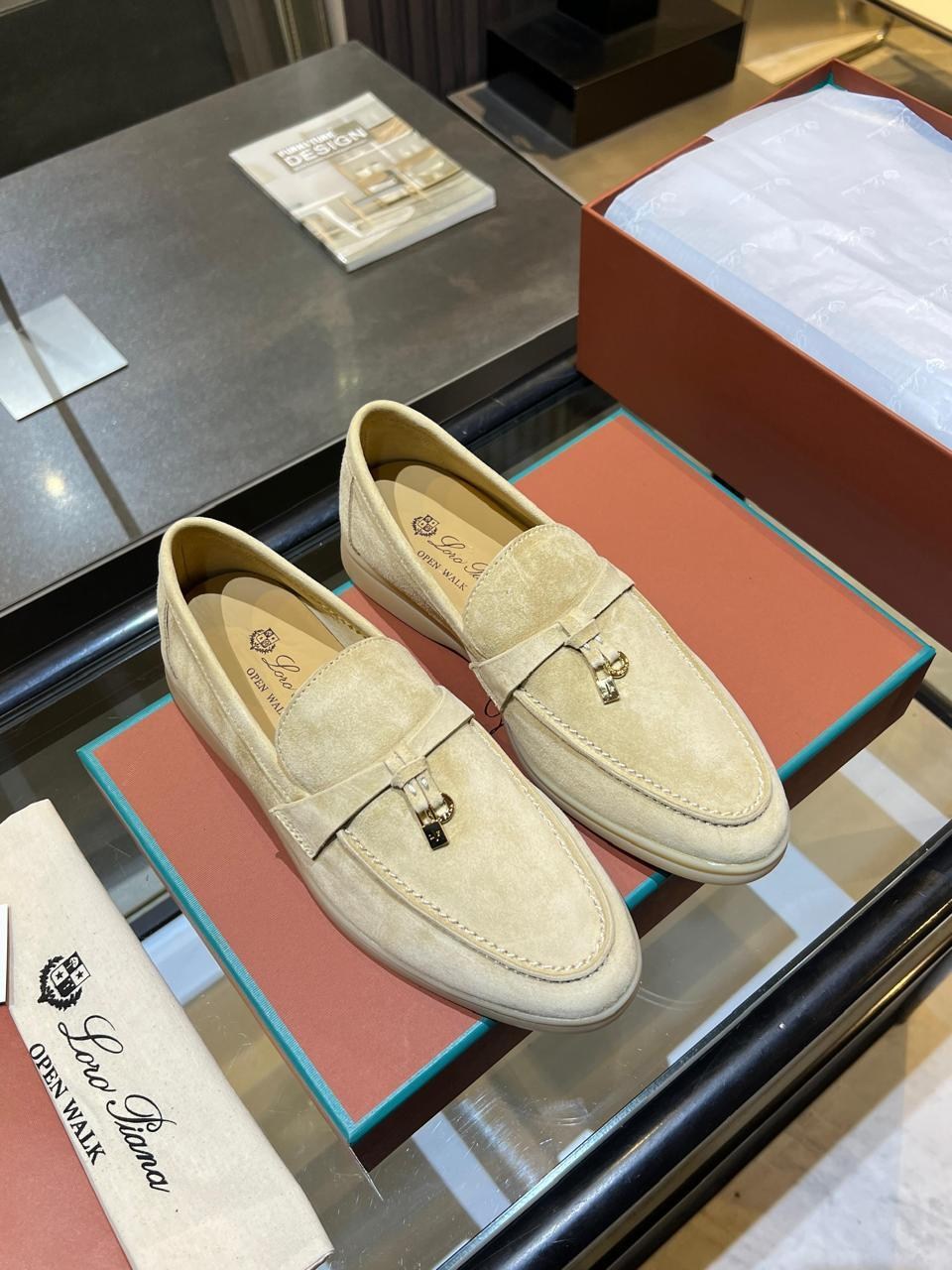 лоферы loro piana женские,лоферы loro piana,мокасины лоро пиано женские,женские лоферы loro piana new collection замшевые светло-бежевые,