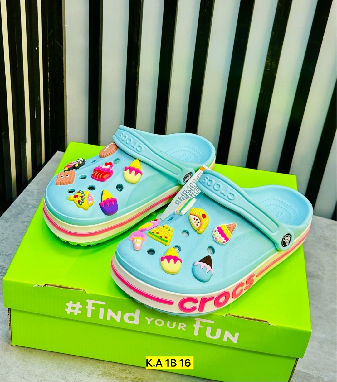 шлепанцы крокс,кроксы ,кроксы детские с джибитсами,crocs jibbitz charms,кроксы женские