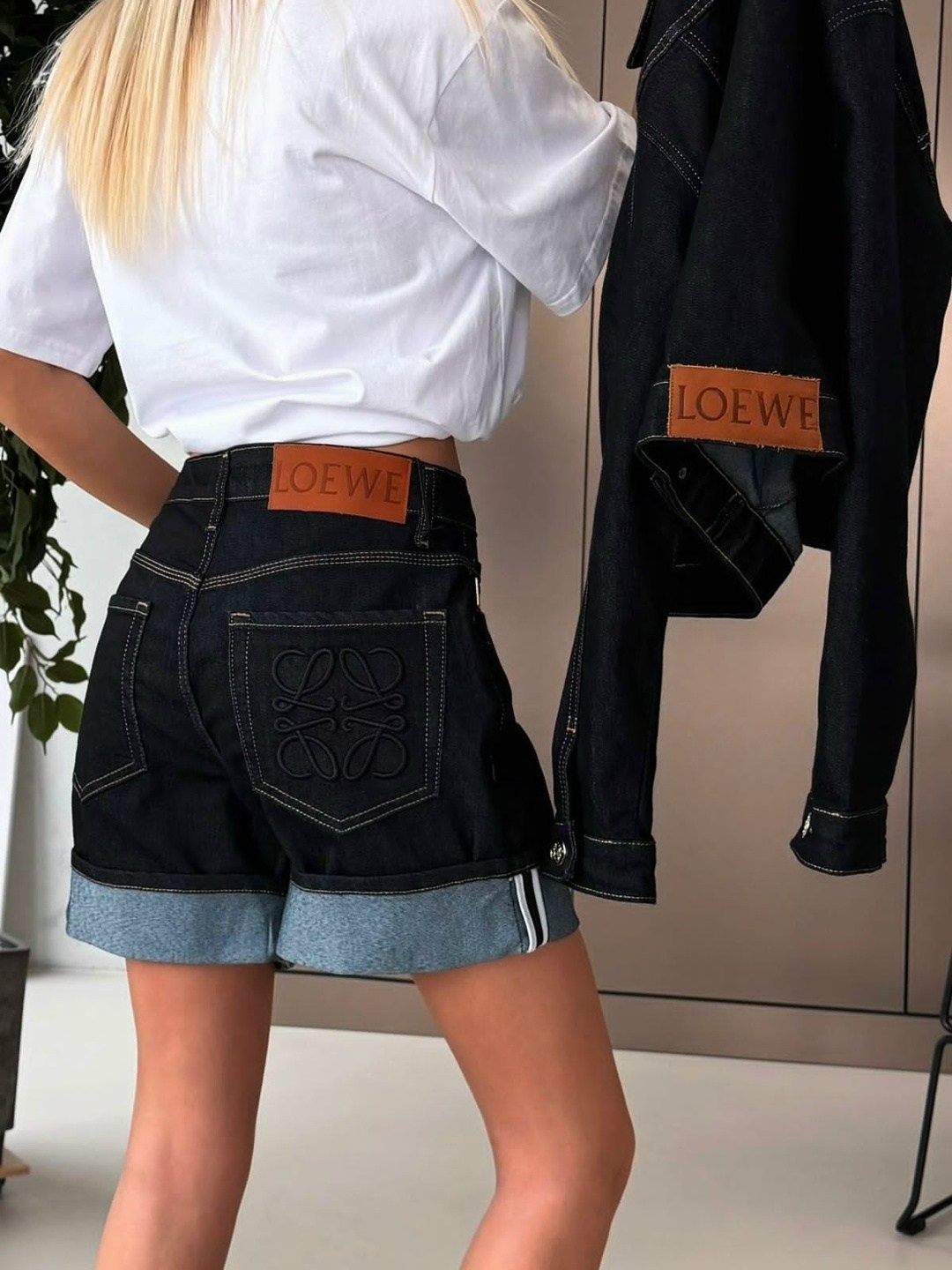 джинсовые шорты,шорты джинсовые женская,образ с шортами,мода стиль