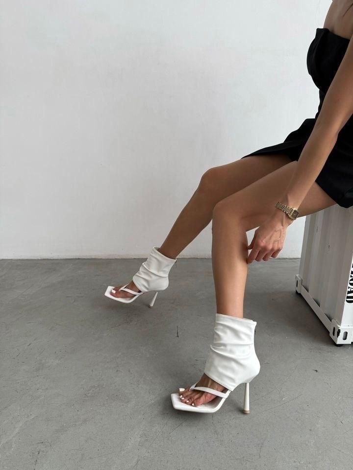 босоножки на каблуках,женские ботильоны,стильные ботильоны,босоножки на шпильках,каблуки белые