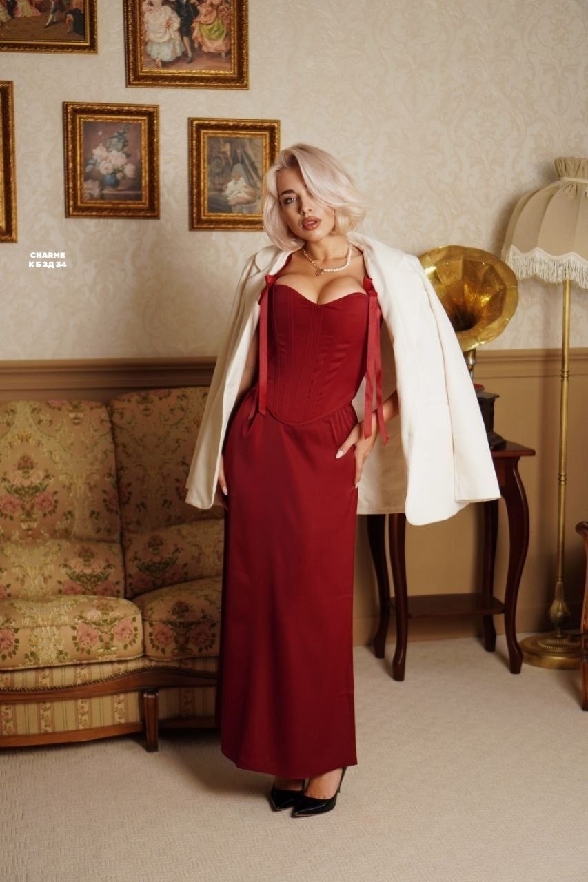 стильные наряды,стильные костюмы,атласное платье,шелковое платье,платья