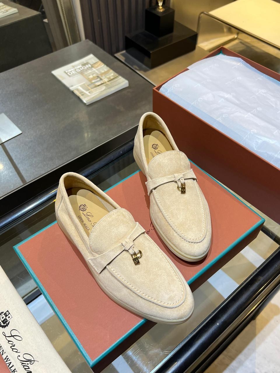 лоферы loro piana женские,лоферы loro piana,мокасины лоро пиано женские,женские лоферы loro piana new collection замшевые светло-бежевые,