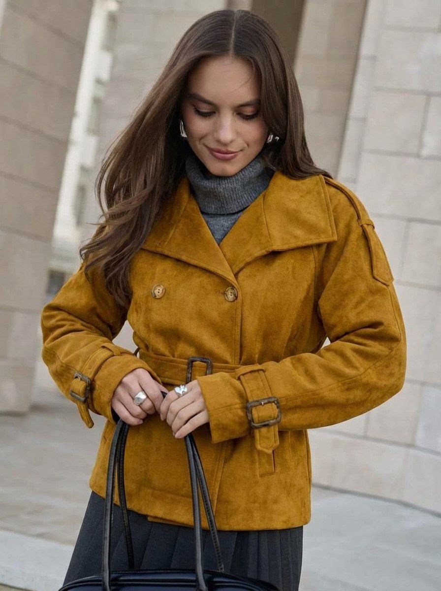 куртка замшевая,тренч замшевый оверсайз короткий caffe latte,куртка стильная,классическая коричневая замшевая женская куртка с поясом,куртка-тренч укороченная замшевая