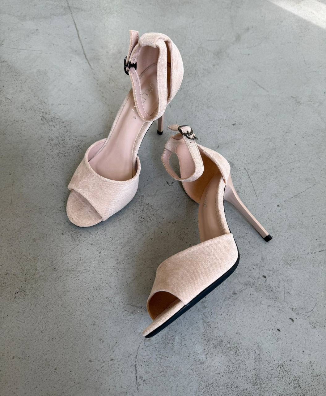 замшевые босоножки,босоножки стильные,каблуки босоножки,бежевые босоножки,босоножки пудра
