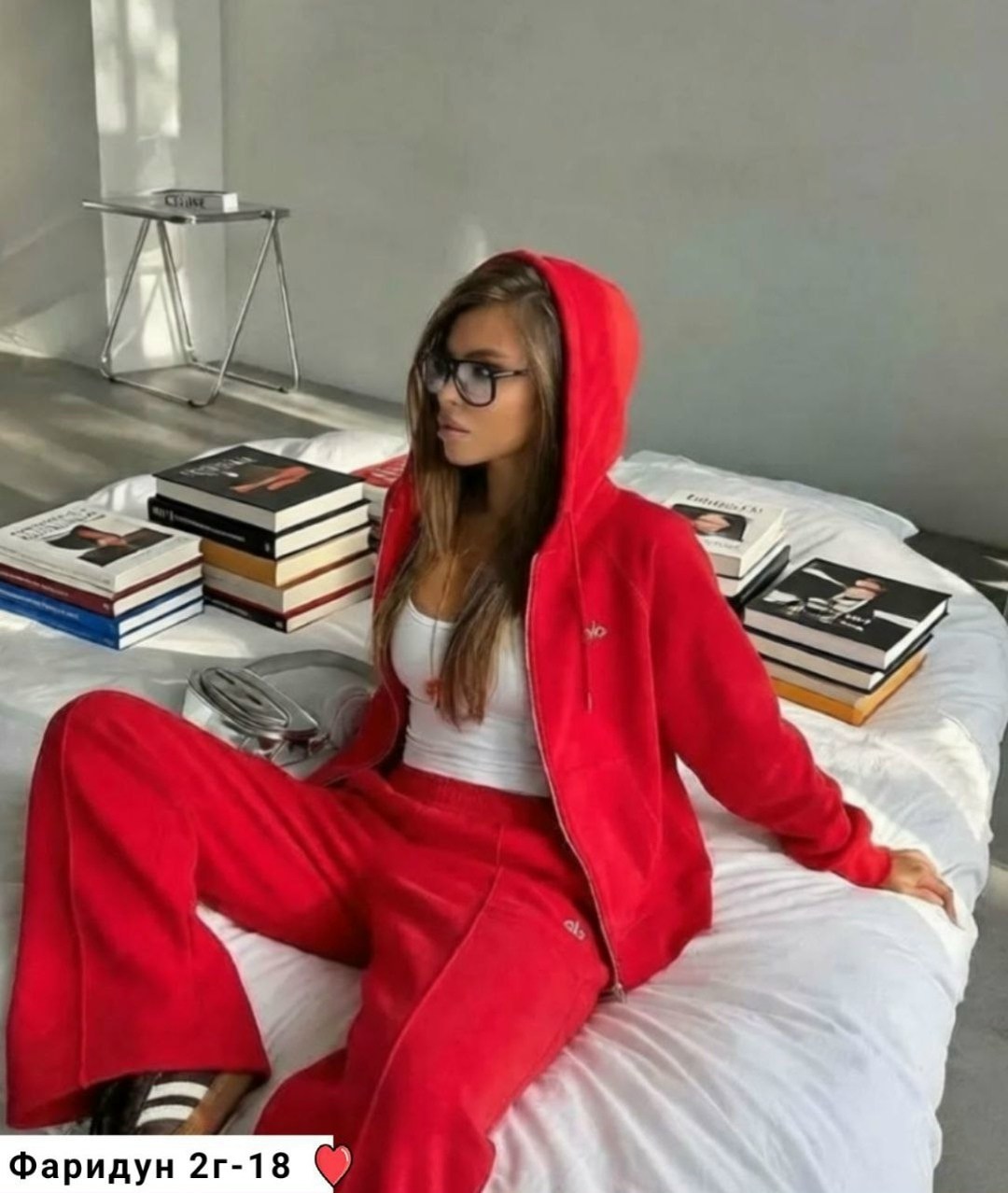 женские костюмы,,женские спортивные костюмы,девушка,моделей