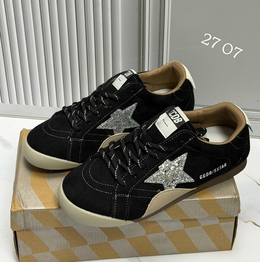 кеды super-star с блестками golden goose черный,замшевые низкие кеды ballstar с аппликацией в виде звезд golden goose черный,кеды golden goose,,golden goose кеды hi star на платформе черный