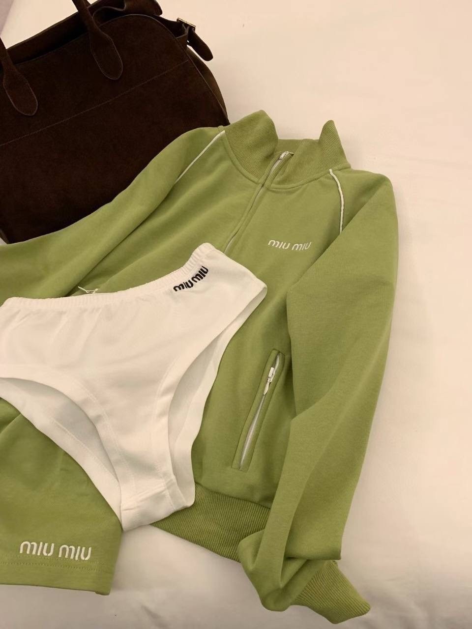 костюм,костюм с юбкой,одежда модная,спортивные костюм