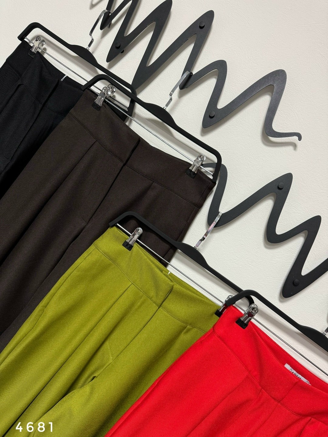 городской стиль одежды,модные образы,серый брючный костюм,костюм оверсайз