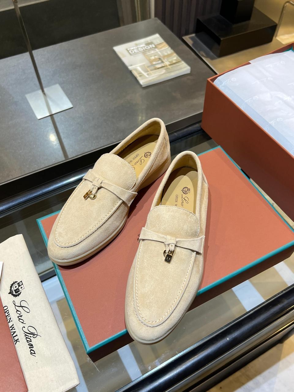 лоферы loro piana женские,лоферы loro piana,мокасины лоро пиано женские,женские лоферы loro piana new collection замшевые светло-бежевые,