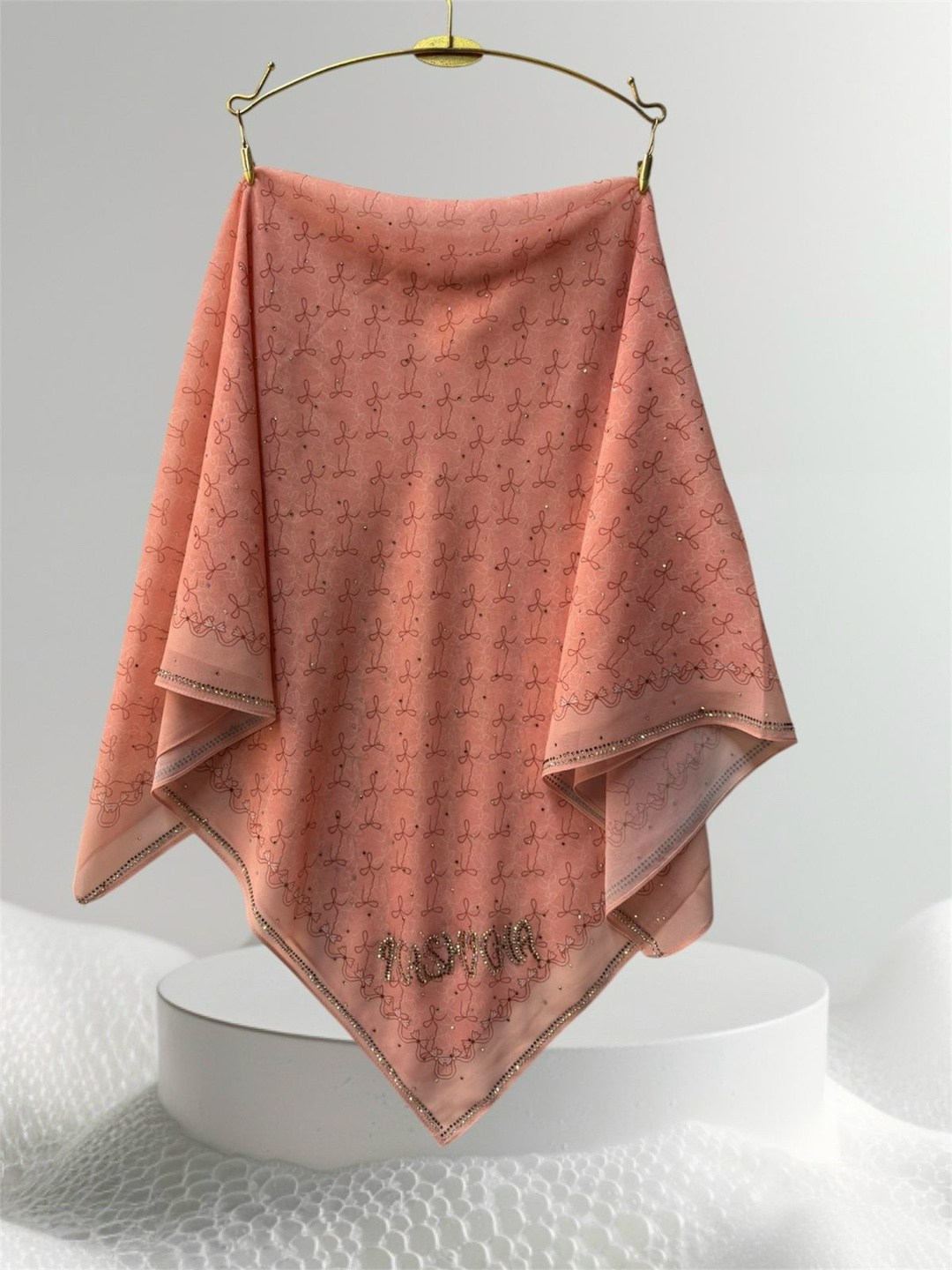 шелковый платок,шелковый платок серый с отпечатками листьев,шелковый шарф,брендовый платок,шарфы для женщин