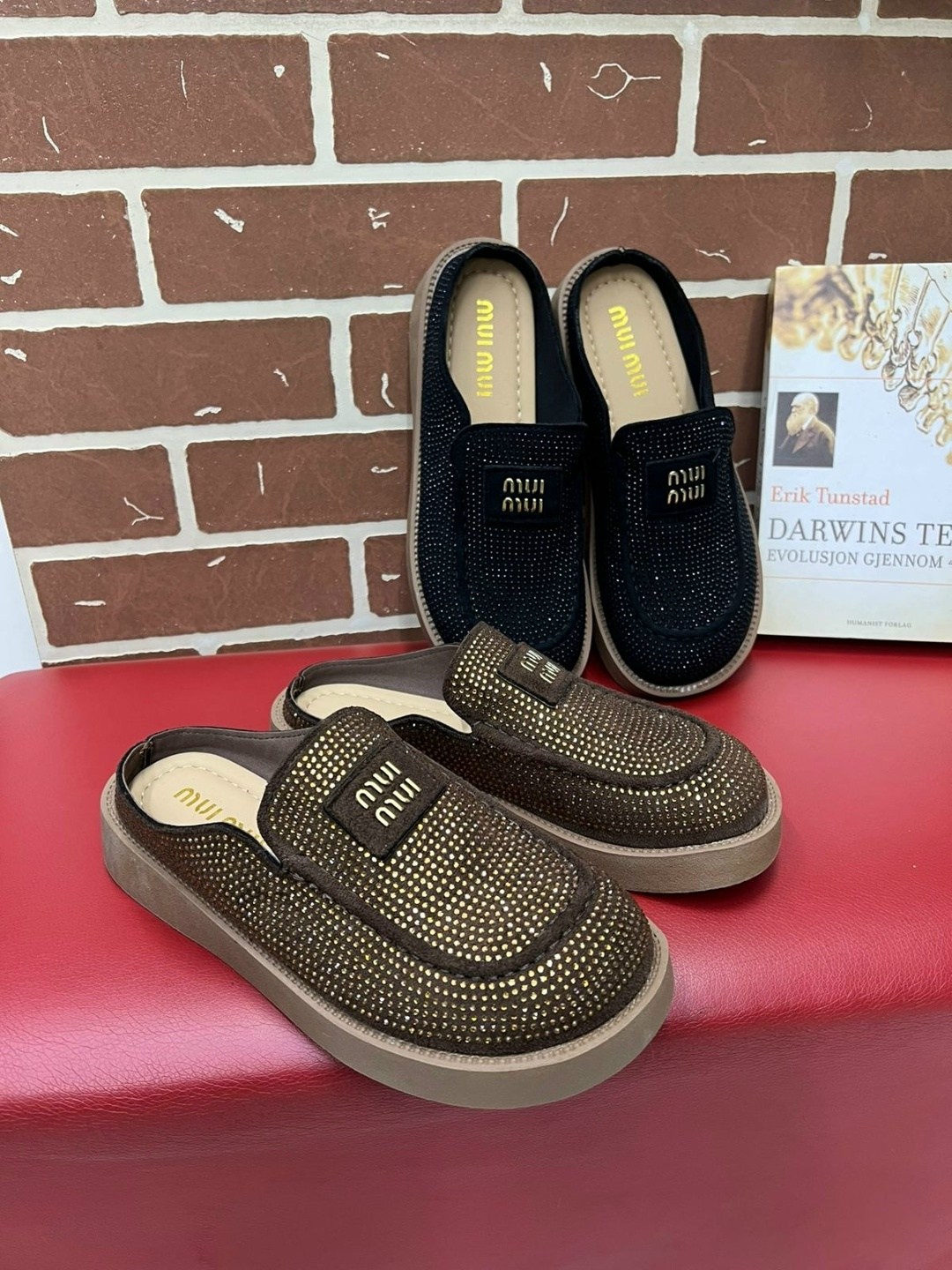 ,женская ,женские шлепанцы,обуви,тапочки модные