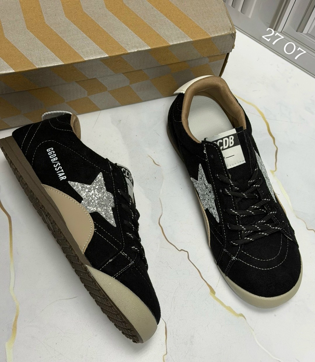 кеды super-star с блестками golden goose черный,замшевые низкие кеды ballstar с аппликацией в виде звезд golden goose черный,кеды golden goose,,golden goose кеды hi star на платформе черный