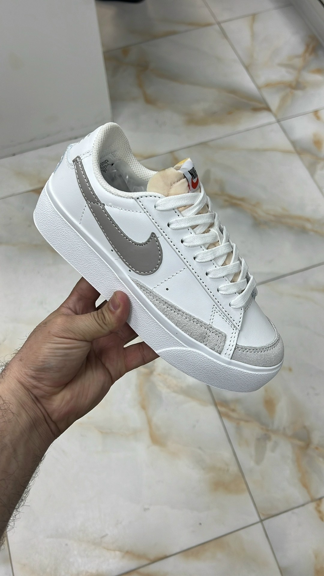 кроссовки nike wmns blazer low 'triple white',кроссовки nike blazer low,женские кроссовки nike blazer low,кроссовки,женские кроссовки nike blazer low platform
