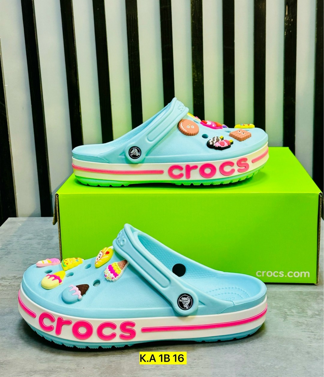 шлепанцы крокс,кроксы ,кроксы детские с джибитсами,crocs jibbitz charms,кроксы женские