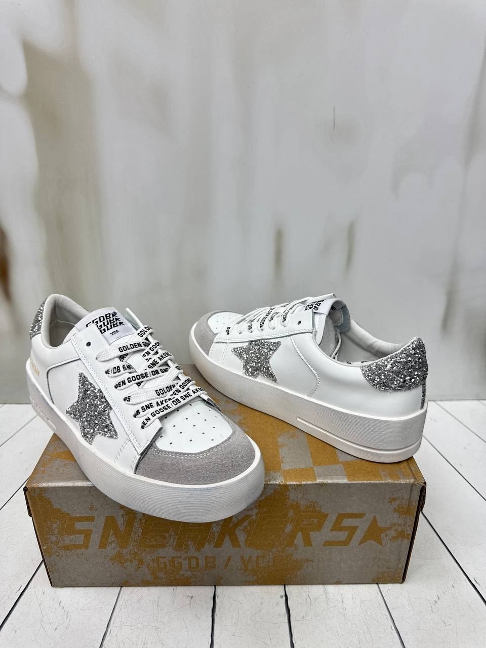 ,кеды женские golden goose,golden goose кеды hi star с блестками белый,кеды golden goose,женские кожаные кроссовки golden goose super-star premium - white / silver