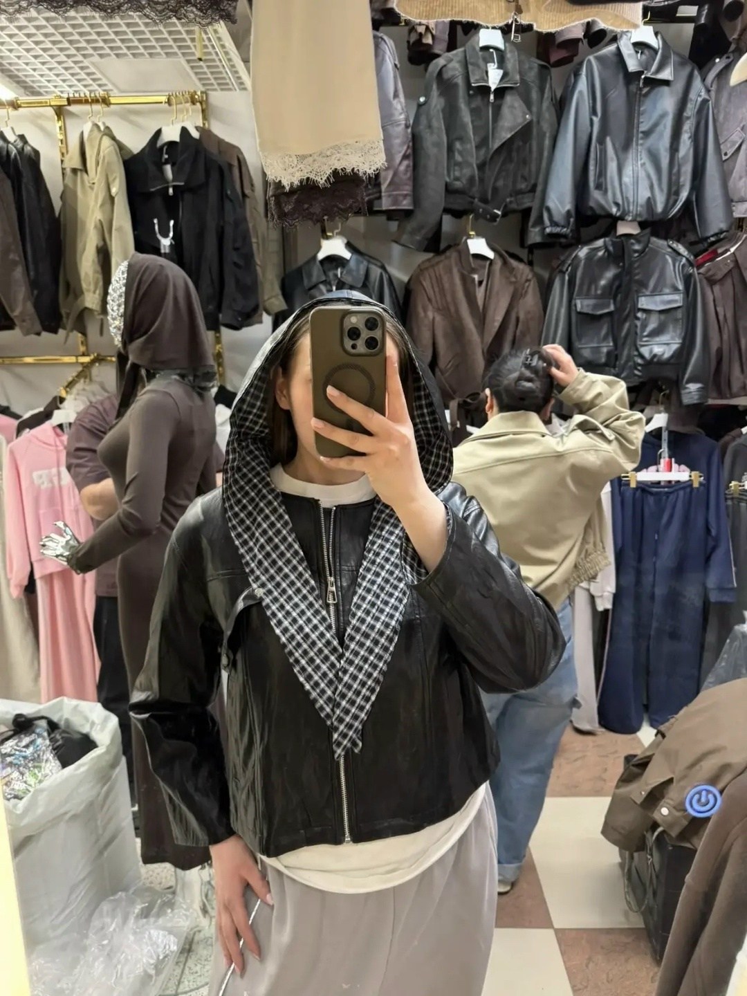 женская кожаная куртка,кожаная куртка,женская куртка,кожаная куртка с кожаным капюшоном,демисезонная куртка