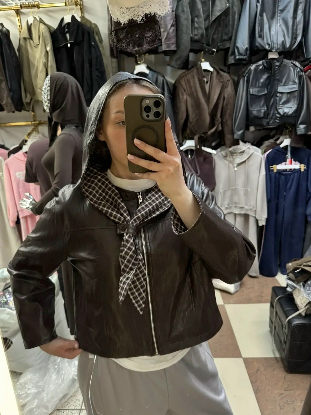 женская кожаная куртка,кожаная куртка,женская куртка,кожаная куртка с кожаным капюшоном,демисезонная куртка