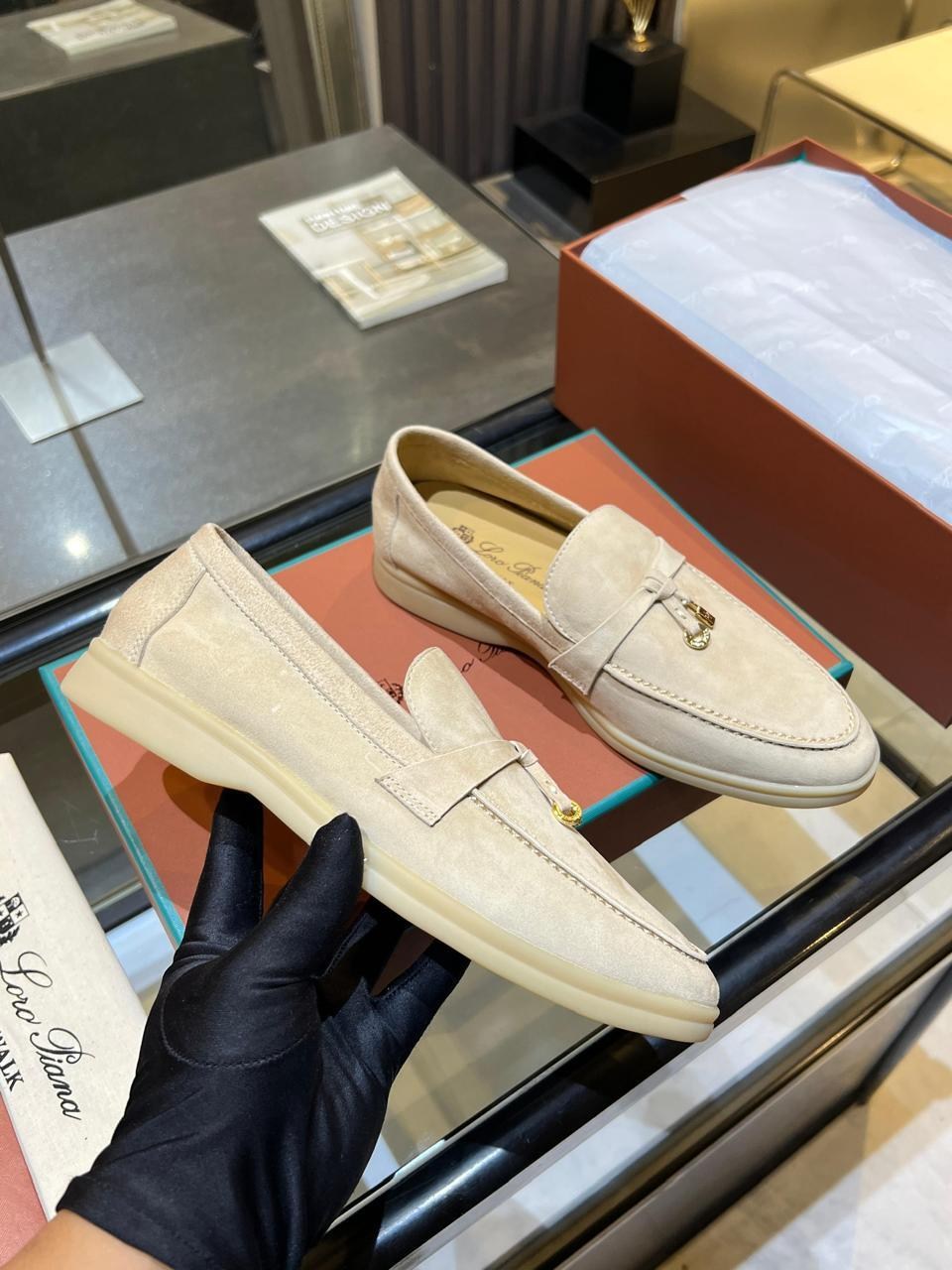 лоферы loro piana женские,лоферы loro piana,мокасины лоро пиано женские,женские лоферы loro piana new collection замшевые светло-бежевые,