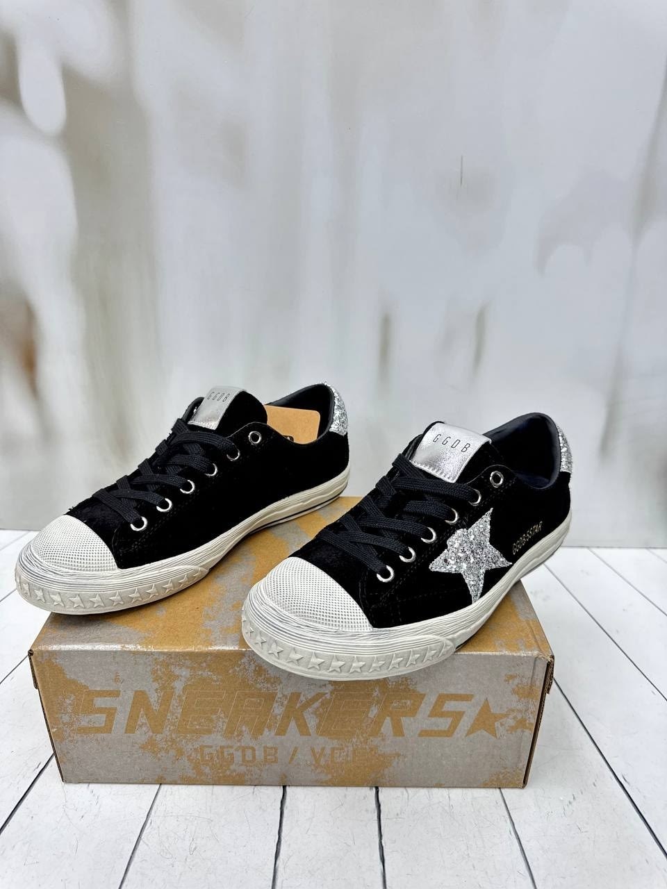 кеды super-star с блестками golden goose черный,кеды golden goose,кеды hi star с блестками golden goose черный,,замшевые низкие кеды ballstar с аппликацией в виде звезд golden goose черный