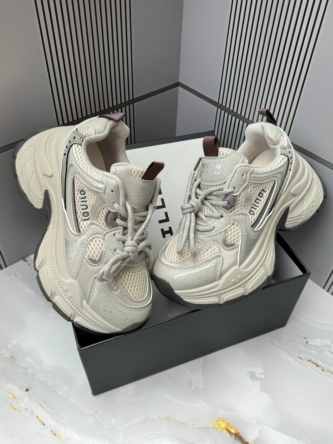 кроссовки женские balenciaga,кроссовки balenciaga,кроссовки баленсиага женские,женские кроссовки,