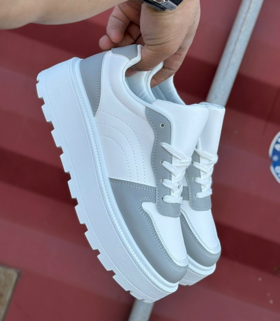 ,женские кроссовки,белые кроссовки,кроссовки,спортивная