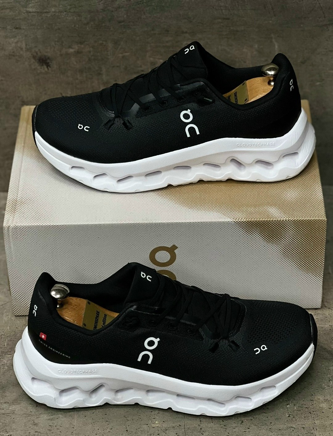 кроссовки on cloudflow,кроссовки,кроссовки cloudrunner 2 on черный,кроссовки женскиe,мужские кроссовки
