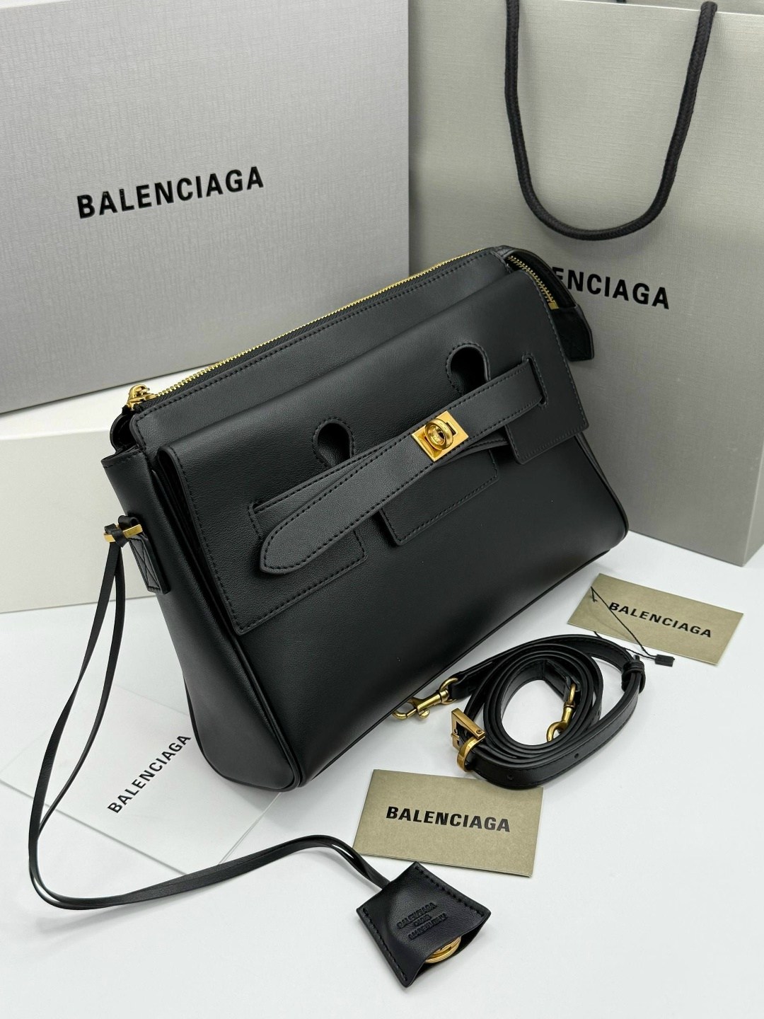 сумка женская balenciaga,сумка balenciaga,balenciaga сумка на плечо,сумка баленсиага,сумка balenciaga черная натуральная кожа 35 см
