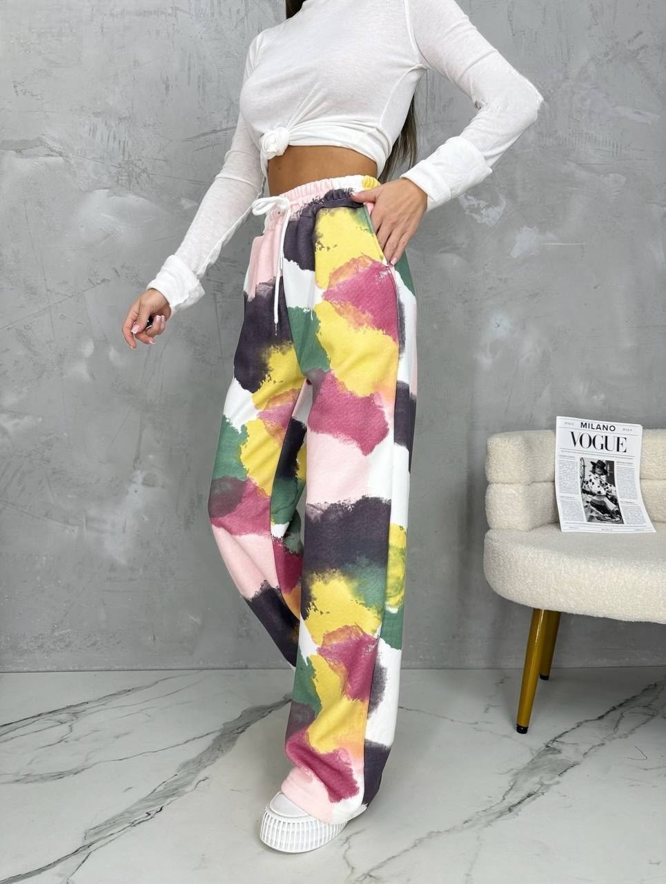 штаны женские,штаны на флисе,штаны с разноцветными штанинами,брюки широкие,радужные штаны