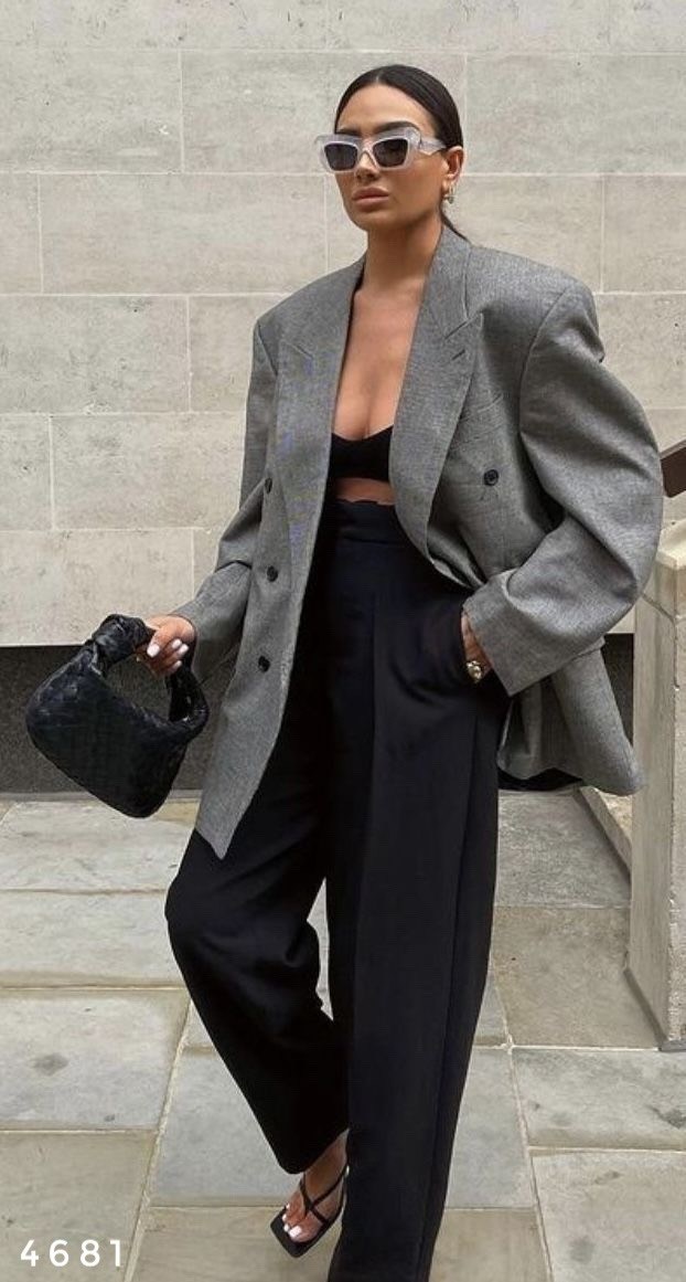 городской стиль одежды,модные образы,серый брючный костюм,костюм оверсайз