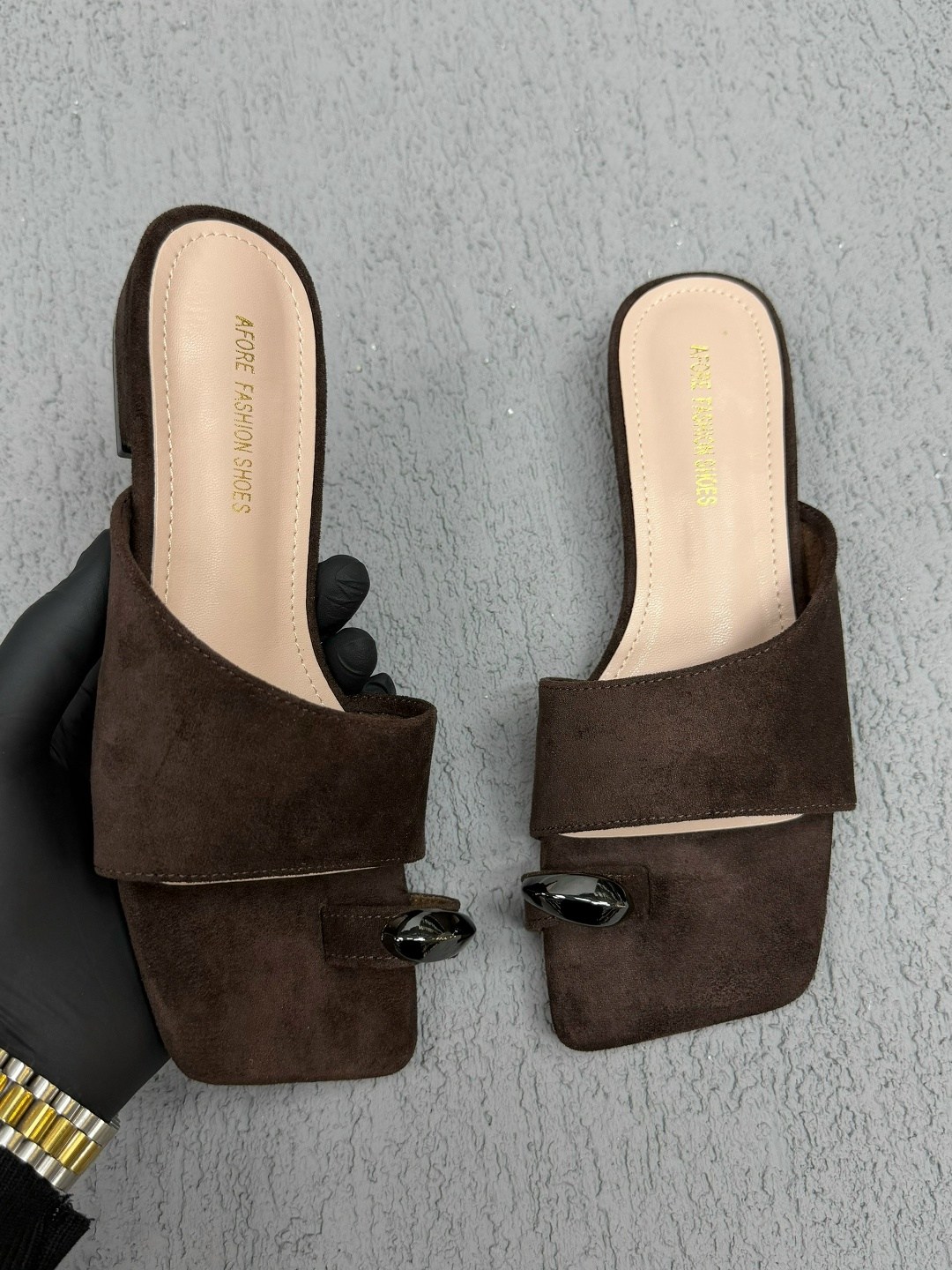 женские шлепанцы,,модные шлепанцы,шлепки женские,шлепанцы на плоской подошве