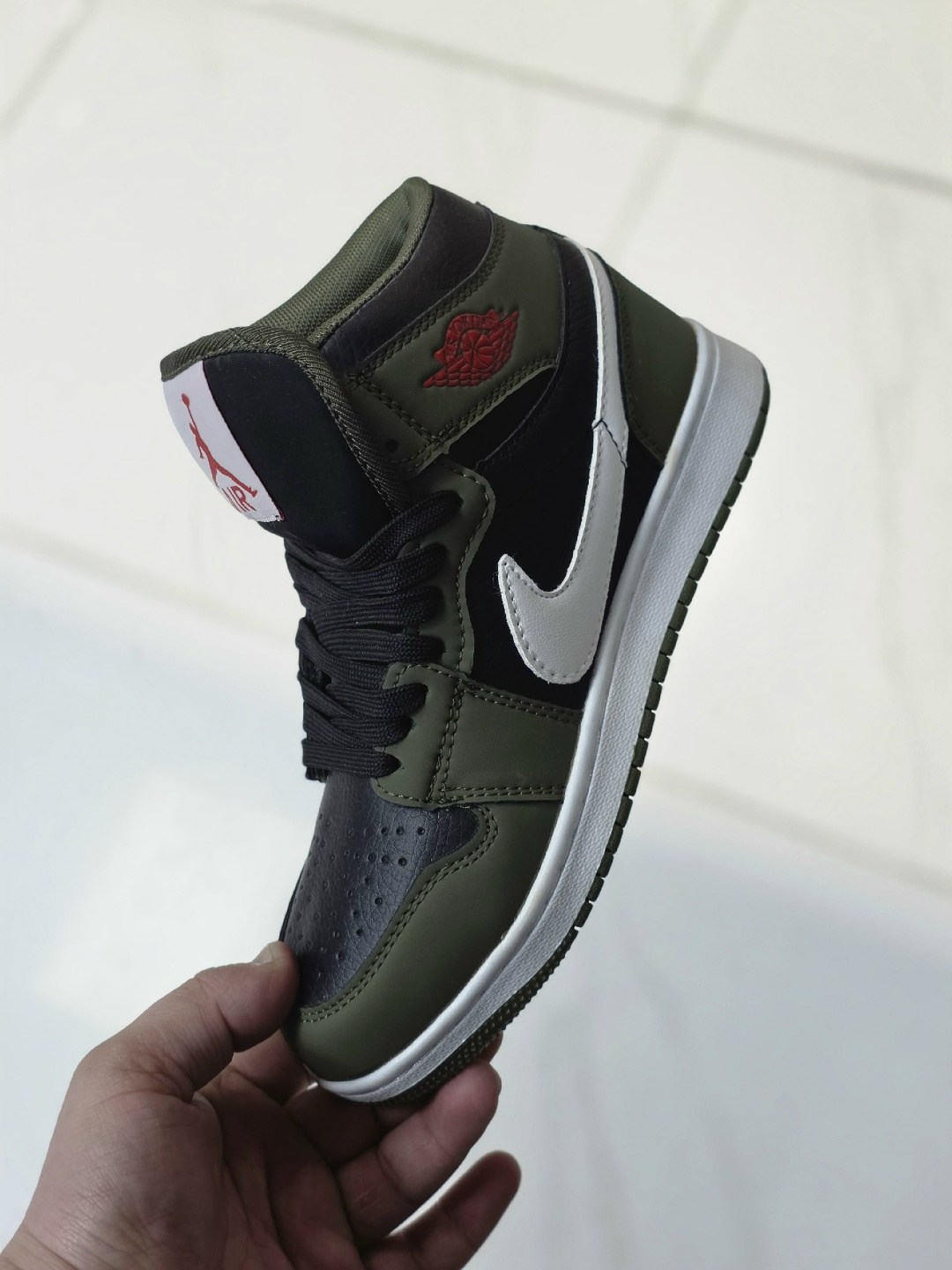 кроссовки nike air jordan retro 1,зимние кроссовки nike air jordan 1,кроссовки nike air jordan 1,кроссовки nike air jordan 1 retro high,кроссовки мужские nike air jordan 1