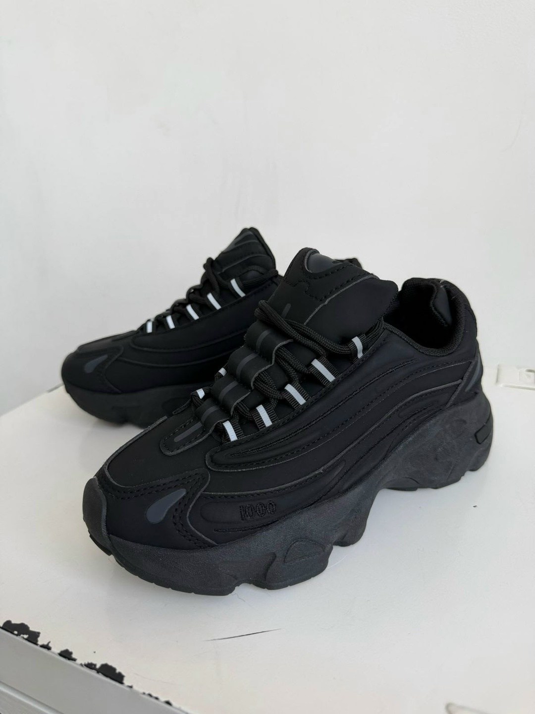 ,кроссовки черные,женские кроссовки,массивные кроссовки,молодежные кроссовки